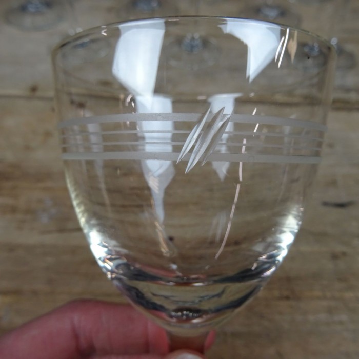 8 verres à eau en verre ancien gravés - Rêve de Brocante