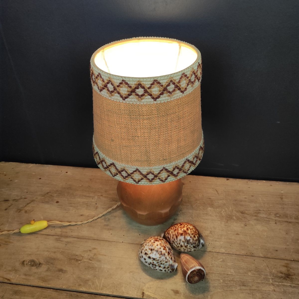 Pied de lampe boule en bois avec abat-jour Vintage - Le palais des bricoles